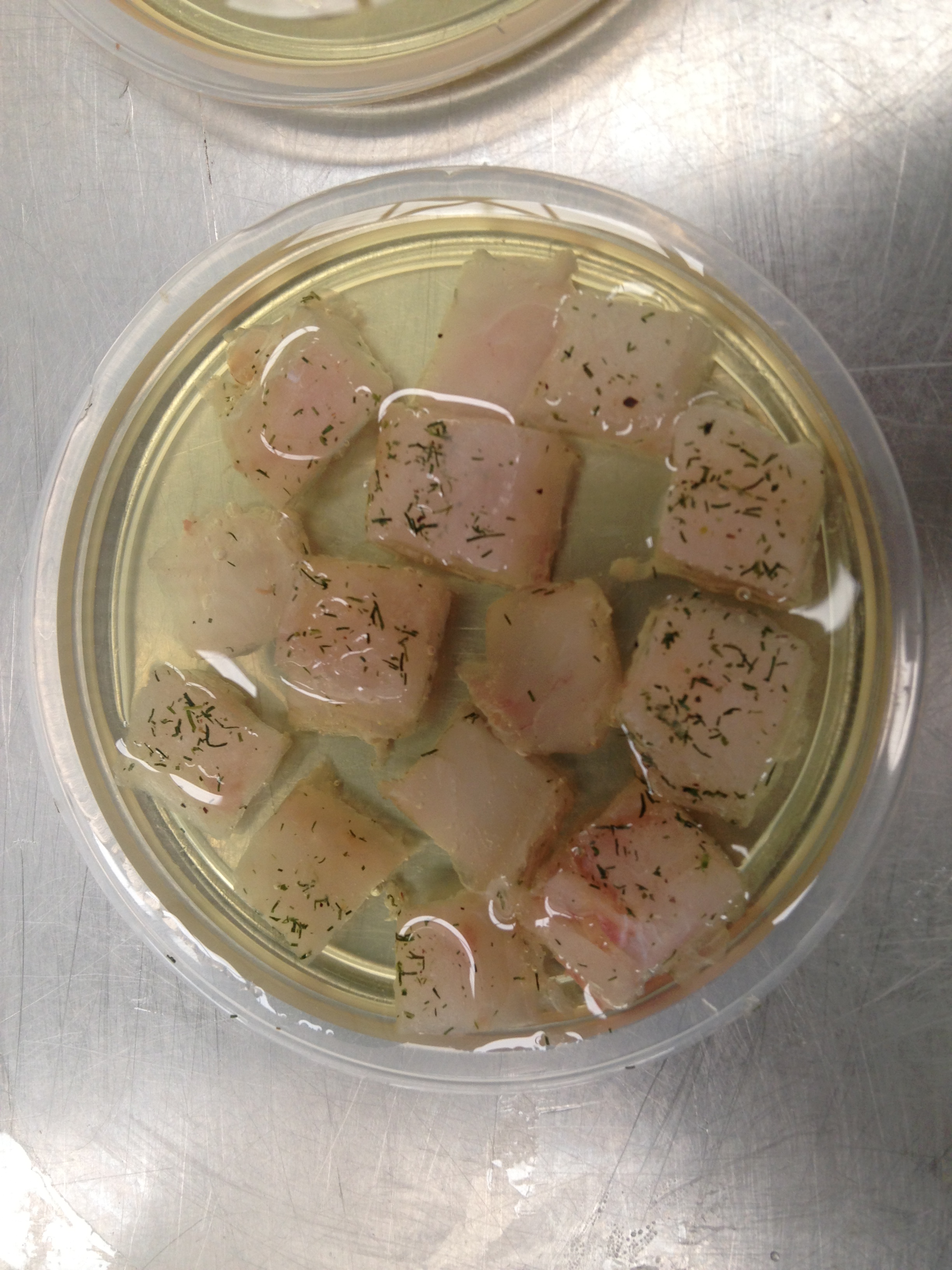 Merluza marinada al eneldo — Miravalles